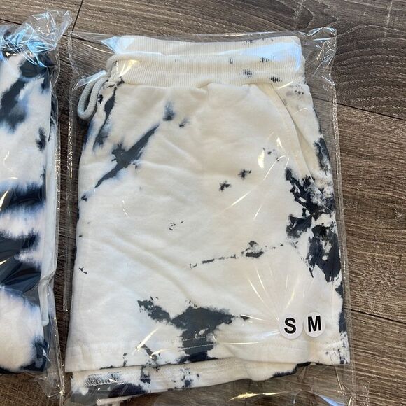 Tye Dye Blue/White Hooded Sweatshirt and Short Matching Set (S/M) - Picture 13 of 14